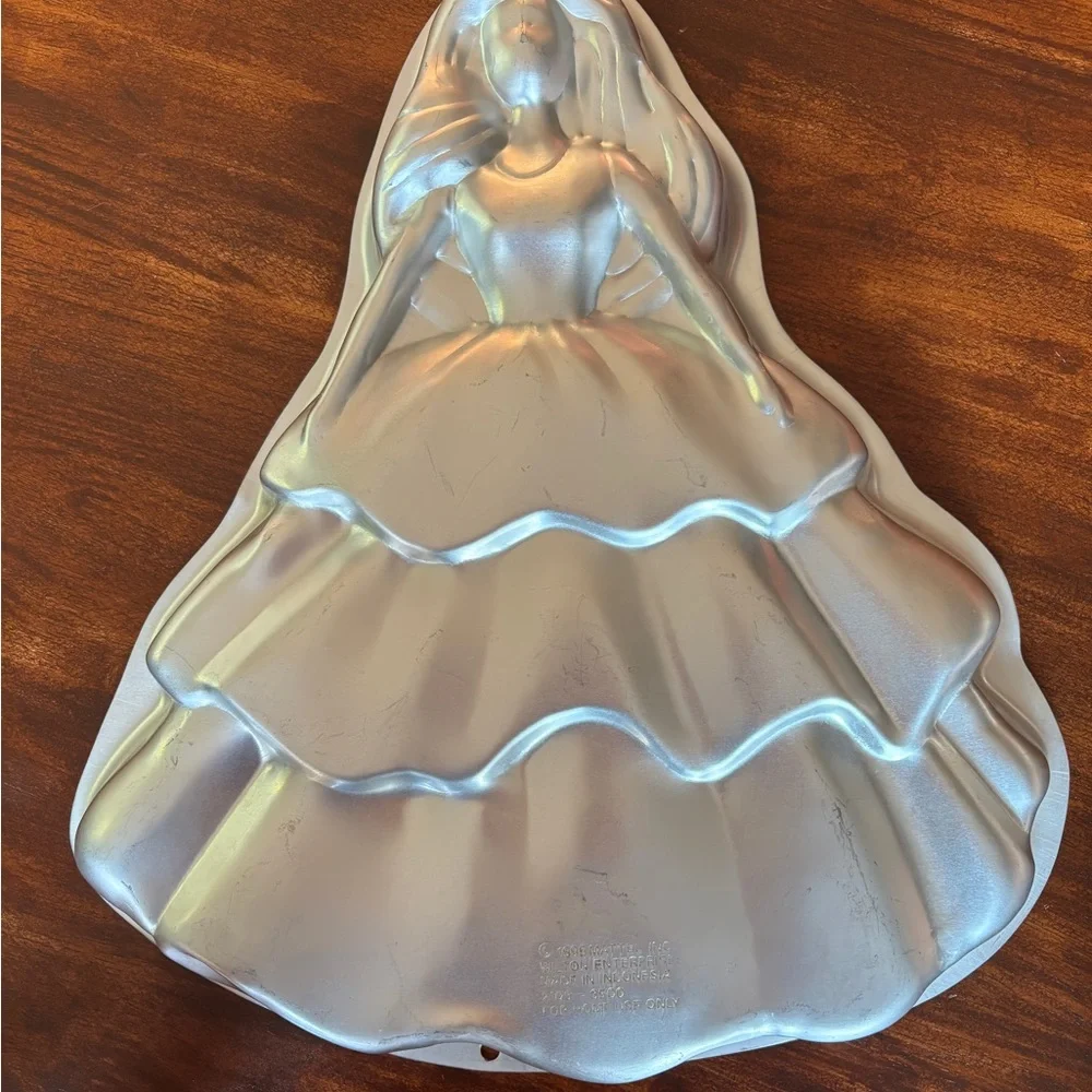 Wilton Barbie Cake Pan - 1995 Baking Model # 2105-3500